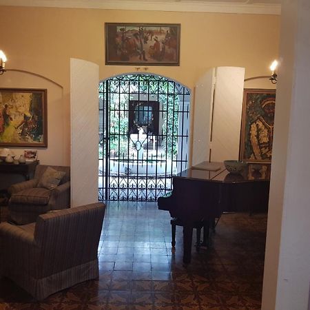 Devon Estate Apartment Кингстън Екстериор снимка