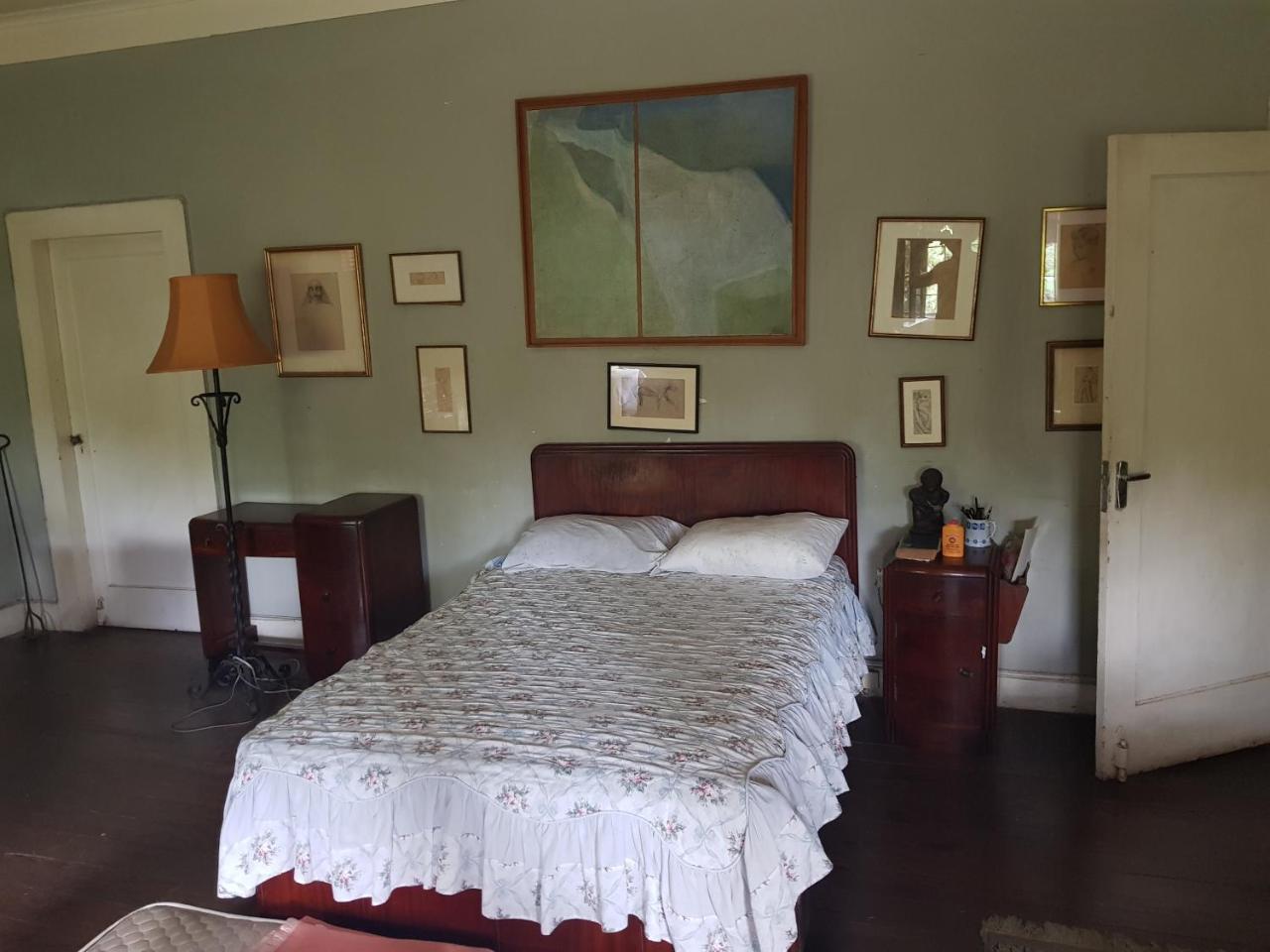Devon Estate Apartment Кингстън Екстериор снимка